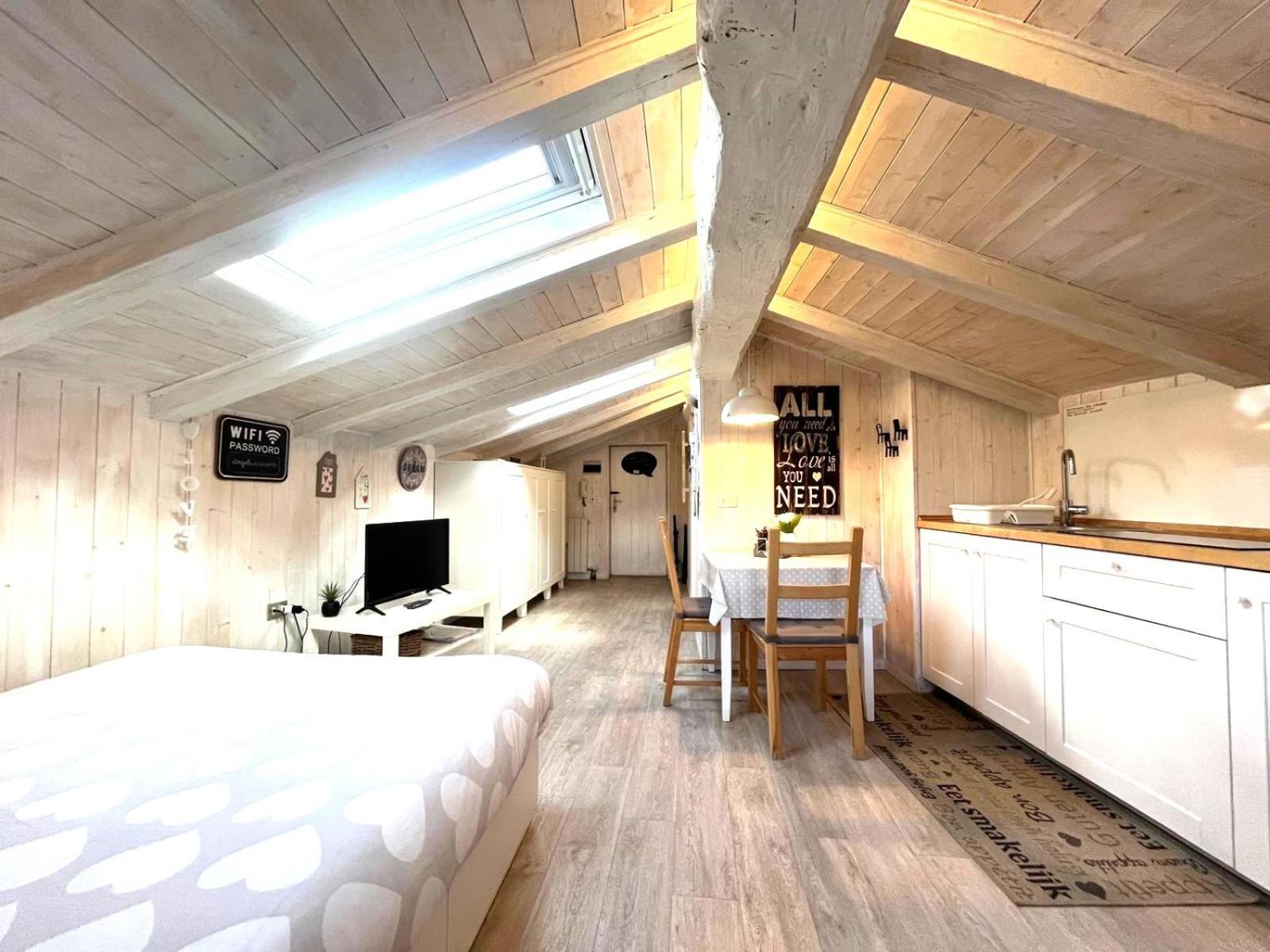 Il Piccolo Loft Nel Cuore Antico Di Aosta - You & Me Case Vacanza Exterior photo